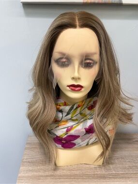 Human hair wig lace front in blonde with lowlights